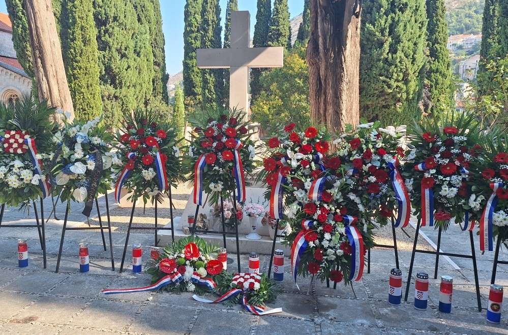 U čast hrvatskim braniteljima – HČZ odao počast u Dubrovniku i Metkoviću