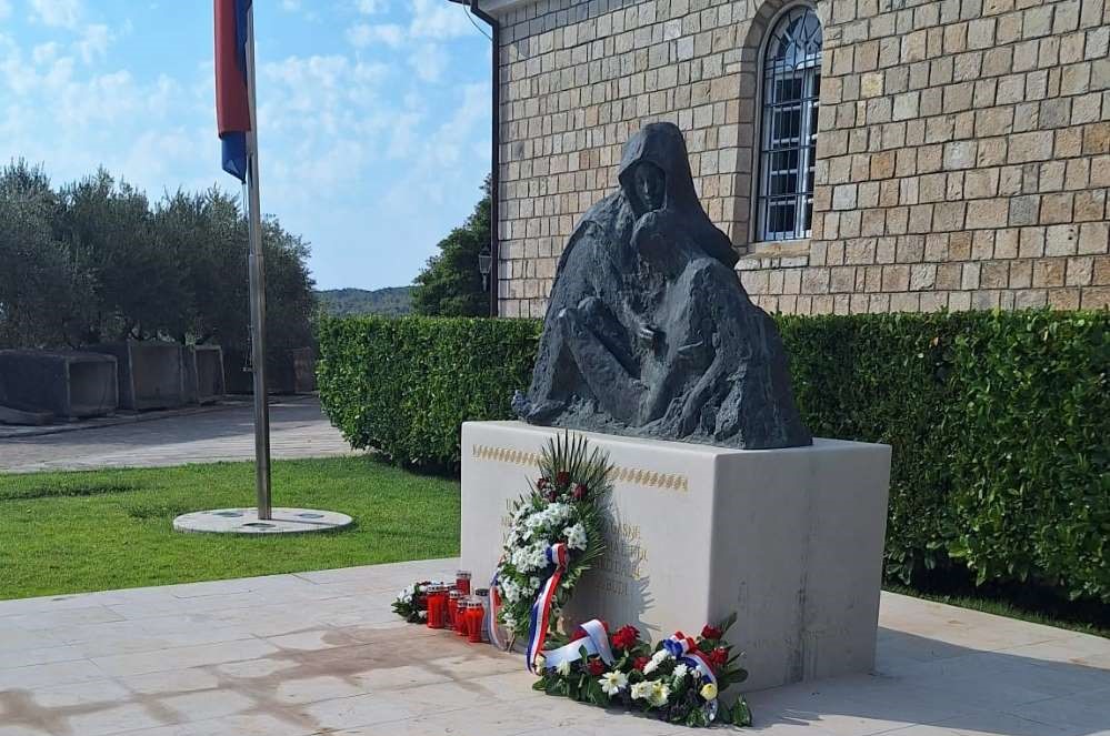 Izaslanstvo HČZ DNŽ obilježilo Dan pobjede kod spomenika Konavoska mati u Čilipima